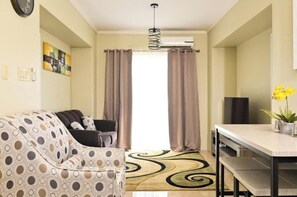 Een flatscreentelevisie