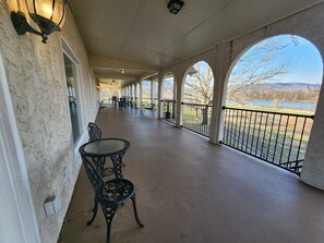 Outdoor dining - King Bed with River Views and Balcony (Chattanooga)