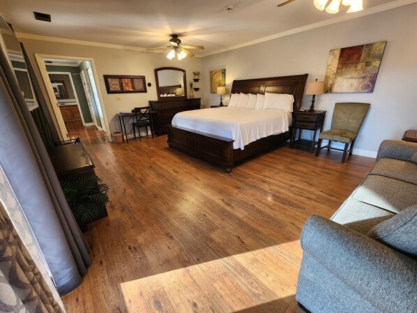 1 bedroom, desk, iron/ironing board, WiFi