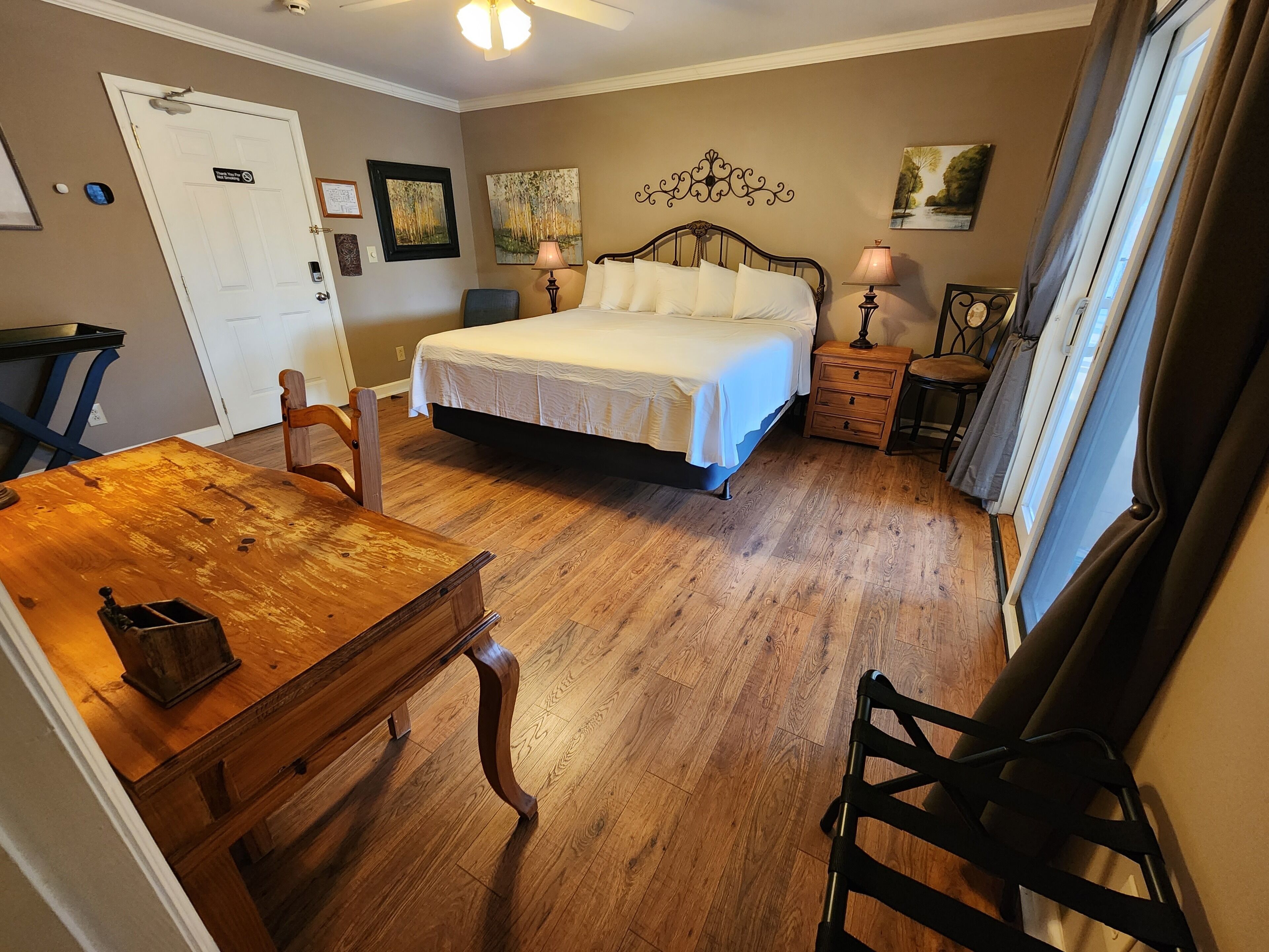 1 bedroom, desk, iron/ironing board, WiFi