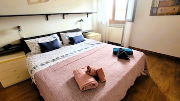1 makuuhuone, silitysrauta/-lauta, vauvan matkasänky, ilmainen Wi-Fi