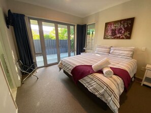 4 bedrooms, WiFi, bed sheets - Oasis on Irishman, FREE WIFI (Twizel)