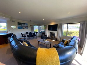 TV, fireplace