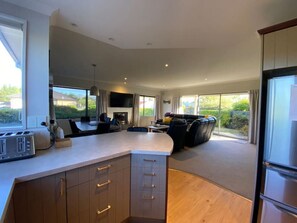 Interior - Oasis on Irishman, FREE WIFI (Twizel)