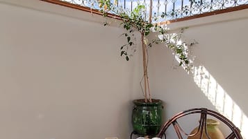 Café da manhã com pratos da culinária local grátis todos os dias