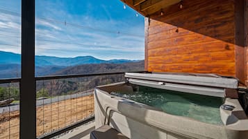 Tina de hidromasaje al aire libre