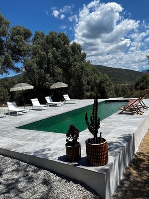 حمّام سباحة خارجي، حمّام سباحة مُدفَّأ