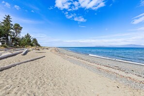 Chaise longue, serviettes de plage