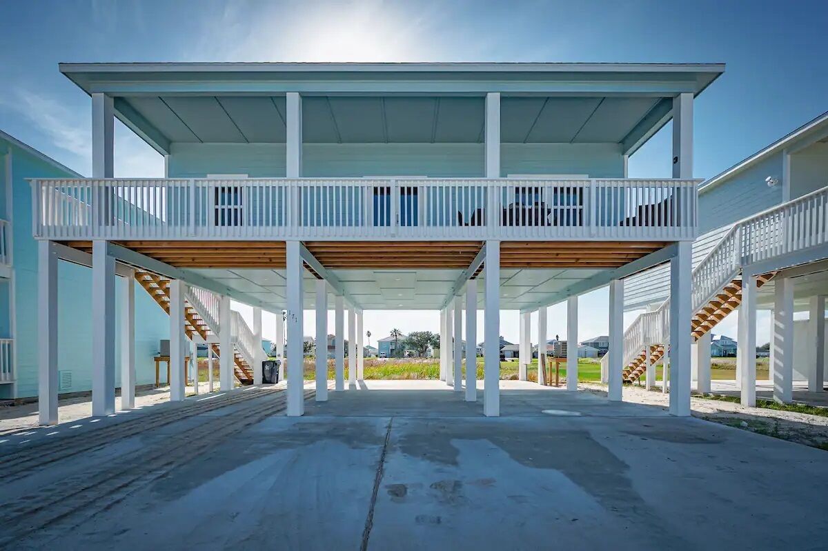 #Stay Salty House - 3 Bedrooms, across from Pool