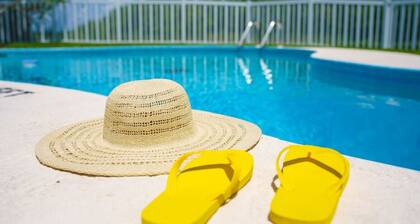 Waterfront Heated Pool, Sleeps 20 - 4plex