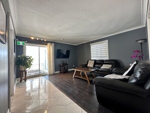 Smart TV, futbolito y tenis de mesa