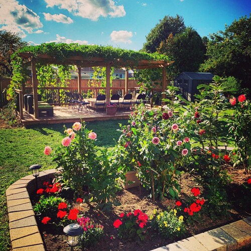 Great Falls Home -walk to the Falls. Spacious house for family