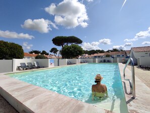 Outdoor pool, a heated pool