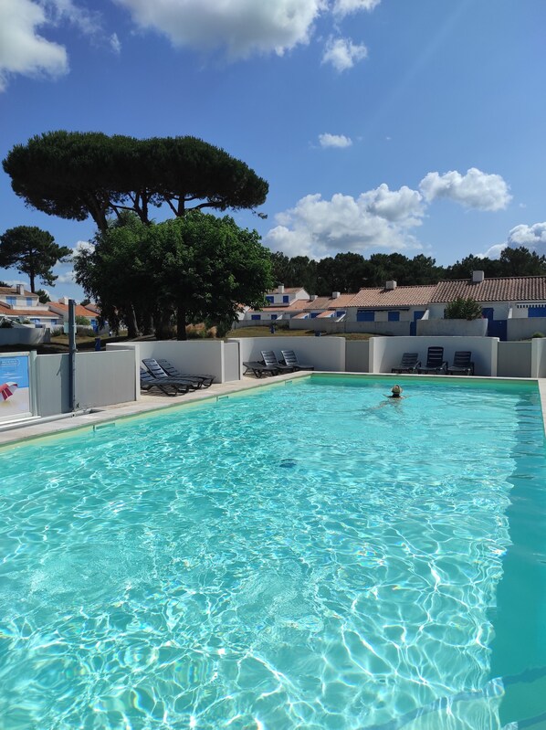 Piscine extérieure, piscine chauffée