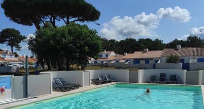 Quiet, swimming pool, near the ocean - Ideal for a small family