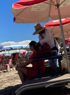 Liegestühle, Strandtücher