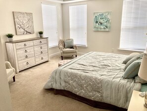 5 bedrooms, iron/ironing board, travel cot, free WiFi - House sleeps 10, steps to pool, indoor/outdoor living, shuttle to Bethany Beach (Millville)