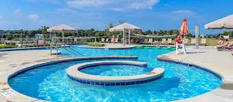 House sleeps 10, steps to pool, indoor/outdoor living, shuttle to Bethany Beach
