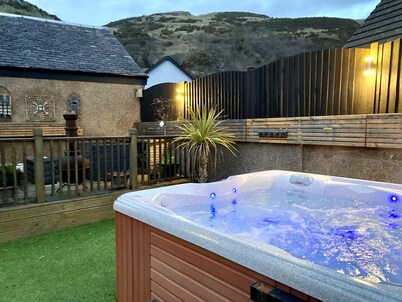 Luxury cottage, hot tub and wood burner, ideal for families celebrations.