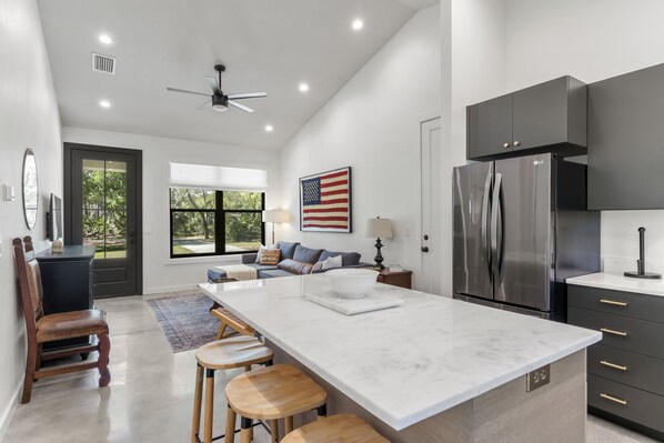 Interior - Secluded Cottage with Hot Tub, Walking Distance to Benderson and UTC. (Sarasota)