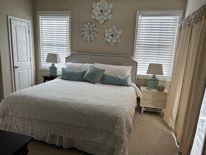 4 habitaciones, tabla de planchar con plancha y ropa de cama