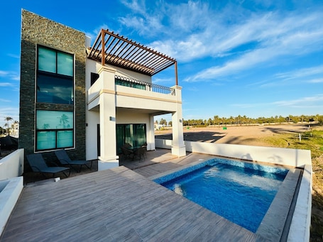 Front of property. Estrella de Mar