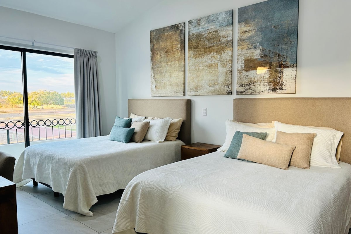 Luxury Townhome | 3 bedrooms, free WiFi, bed sheets