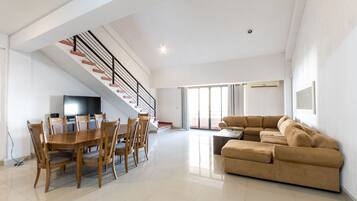 Marina del rey 505 | Living area | 50-inch plasma TV with digital channels, TV