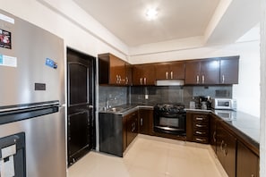 Marina del rey 505 | 専用キッチン | コンロ、ミキサー、調理器具と食器
