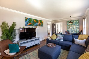 تلفزيون ذكي، مشغل دي في دي، كُتُب