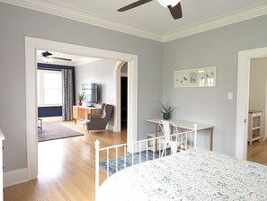 2 Schlafzimmer, Schreibtisch, Bügeleisen/Bügelbrett, kostenloses WLAN