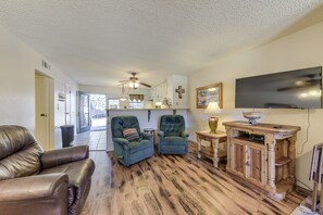 TV, fireplace