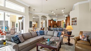 Televisión, reproductor de DVD y estéreo 