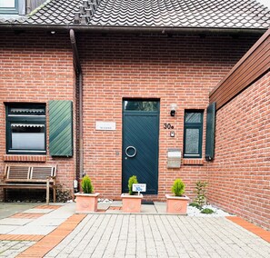 Exterior detail - High-quality vacation home with large garden in TOP location! 6 pers. dogs welcome (Varel)