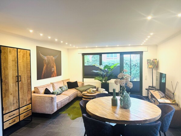 Smart TV, books - High-quality vacation home with large garden in TOP location! 6 pers. dogs welcome (Varel)