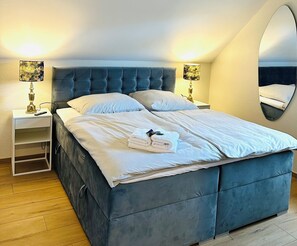 2 bedrooms, iron/ironing board, travel cot, free WiFi - High-quality vacation home with large garden in TOP location! 6 pers. dogs welcome (Varel)