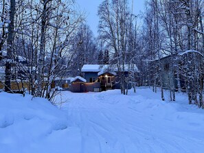 Exterior - Alaskan studio in the mountains (Anchorage)