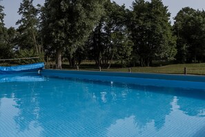 Pool - 1st floor bedroom - garden view (STE SUZANNE ET CHAMMES)