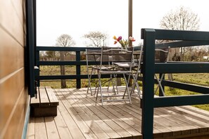 Outdoor dining - 1st floor bedroom - garden view (STE SUZANNE ET CHAMMES)