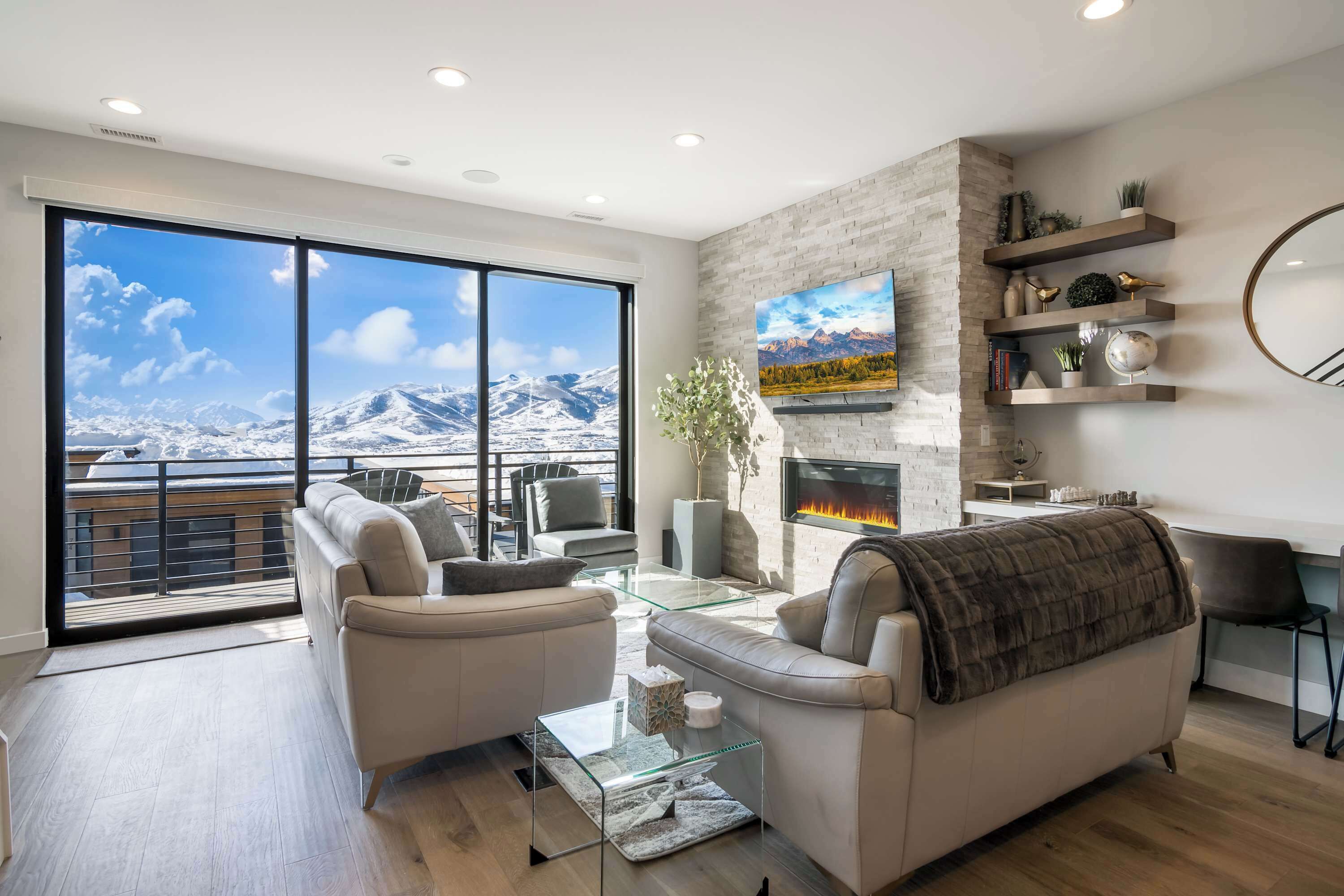 Télévision, cheminée, jeux vidéo, livres