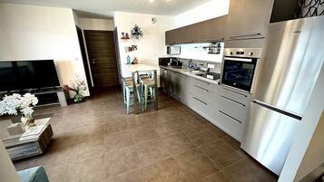 Fridge, microwave, oven, stovetop