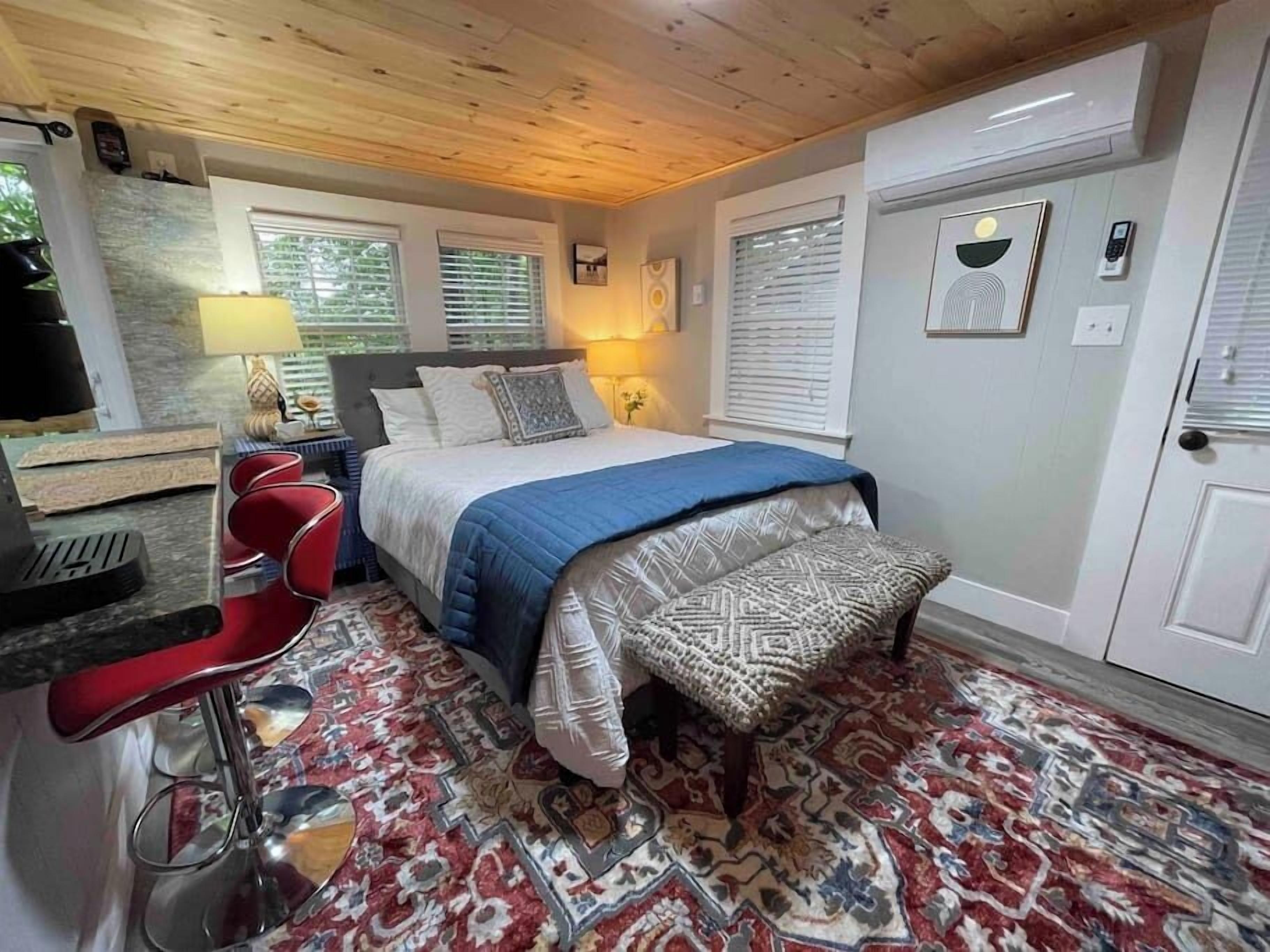 1 bedroom, iron/ironing board, bed sheets