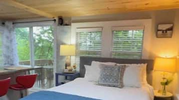 1 habitación, tabla de planchar con plancha y ropa de cama