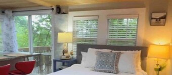 Cheerful Cottage Close to Everything 13