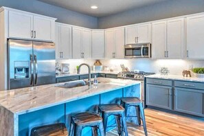 Coffee/tea maker, cookware/dishes/utensils - New Downtown Skyline Views 13 Beds! Rooftop Deck! (Nashville)