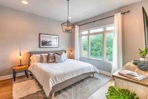 4 bedrooms, iron/ironing board, WiFi - New Downtown Skyline Views 13 Beds! Rooftop Deck! (Nashville)