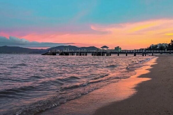 Beach - Cape No. 7 Sea House (Shenzhen)