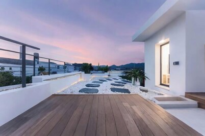 Cape No. 7 Sea House