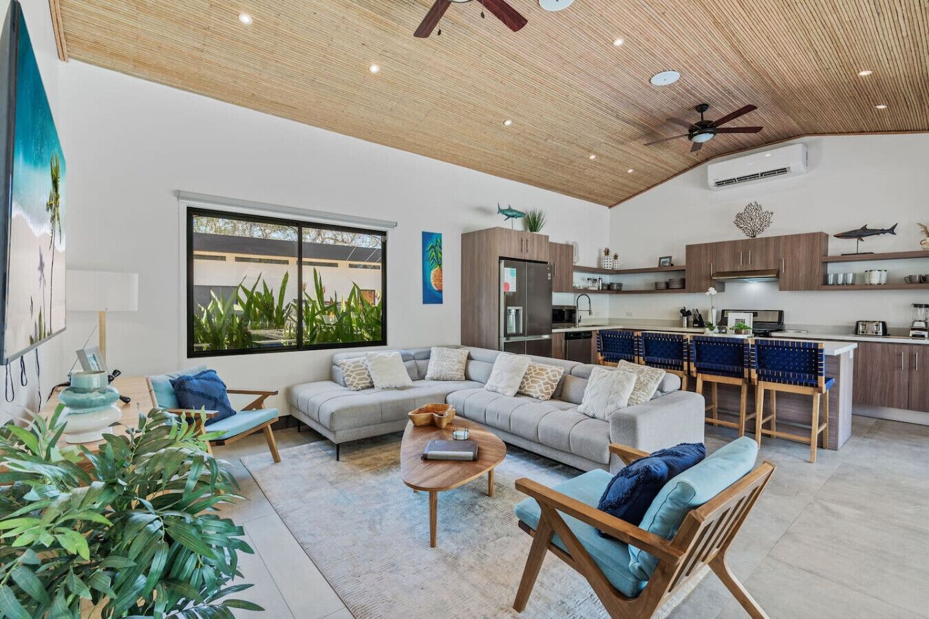 Flatskjerm-TV og stereoanlegg