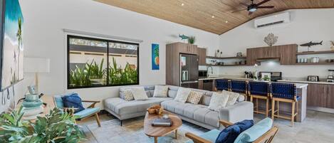 Flatskjerm-TV og stereoanlegg